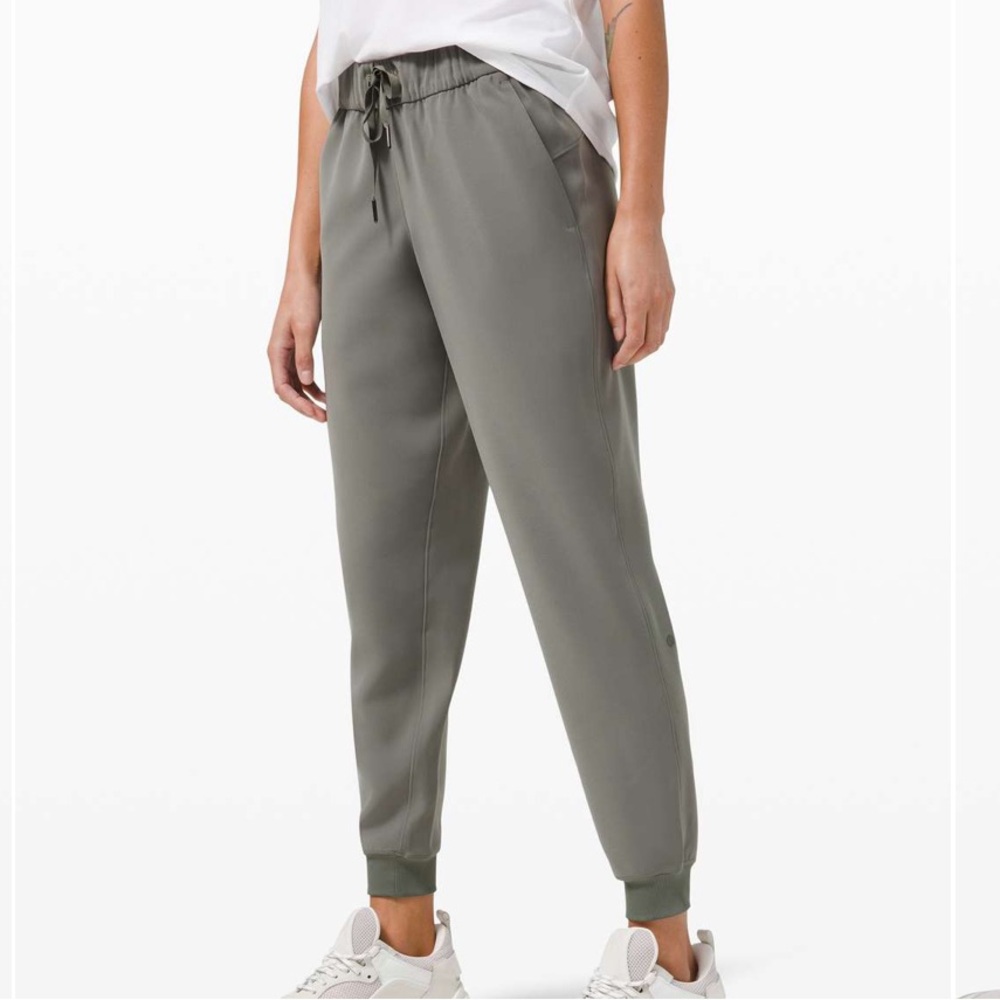 Lululemon On the Fly Jogger 28” *Woven - Size 6